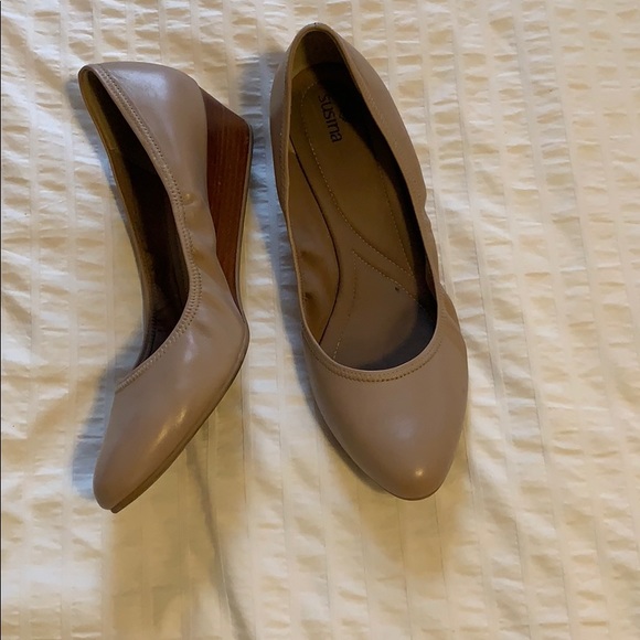 Susina Shoes - Nude Leather Wedge Flat